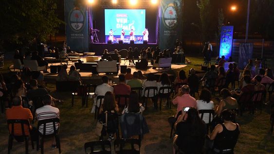 Este año, el trabajo audiovisual Historias de Vendimia fue transmitido a diversos puntos de la provincia. Para el año que viene se espera la vuelta al Teatro Griego.  Foto: José Gutierrez / Los Andes