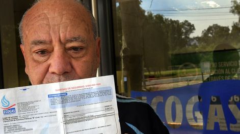 Los Andes | Los nuevos criterios de segmentación tarifaria, ya no solo por consumo, sino también por ingresos, impactarán en el 10% de los usuarios con una quita que llegaría al 100% a fin de año. Foto: Orlando Pelichotti