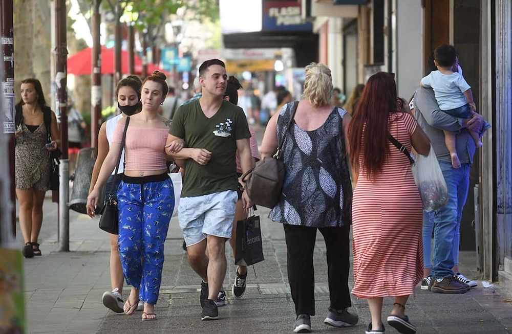 Comercio y Bancarios ponen presión a las paritarias privadas con salarios por encima de los $90.000, en una provincia en que el sueldo promedio ronda los $75.000.  Foto: José Gutierrez / Los Andes