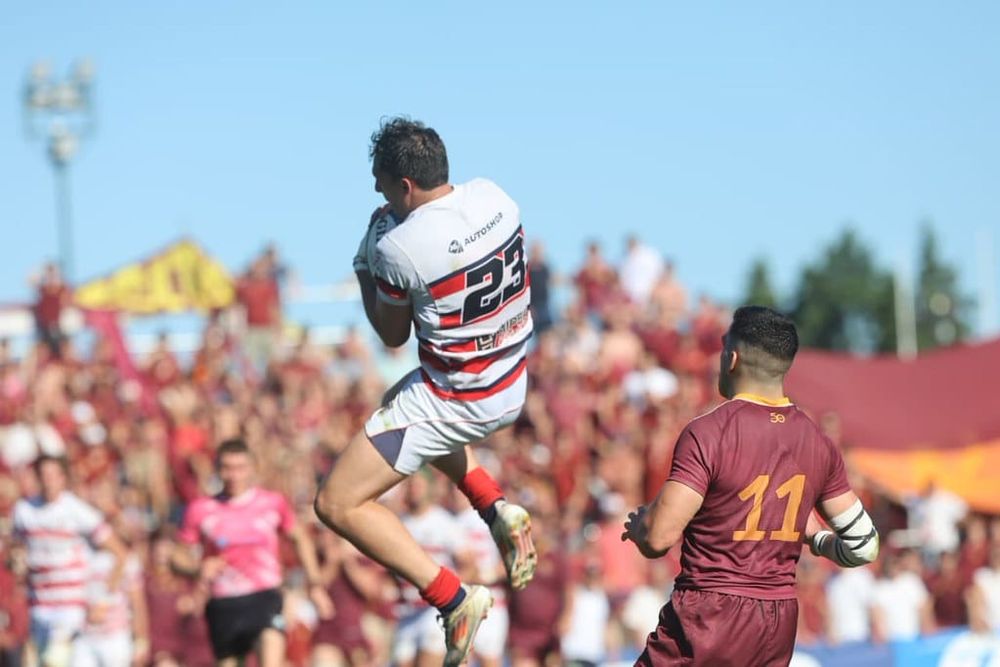 Rugby. Marista siempre empezó ganando al despuntar cada etapa, pero dos amarillas le pasaron una factura muy dura