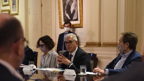 El ministro de Agricultura junto al secretario de Asuntos Estratégicos, Gustavo Béliz, y a la secretaria de Relaciones Internacionales de la Cancillería, Cecilia Todesca Bocco.
