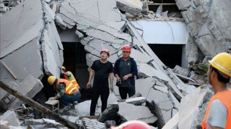 Según las autoridades, una investigación indicó que se habían añadido ilegalmente tres pisos al edificio, que originalmente tenía cuatro.