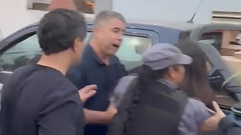 Médicos cordobeses denunciaron abuso de poder de un comisario en Chaco.