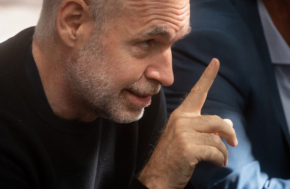 Horacio Rodriguez Larreta estuvo en Mendoza, camino por la Plaza Independencia y la Peatonal Sarmiento junto a Rodolfo Suarez y Ulpiano Suarez