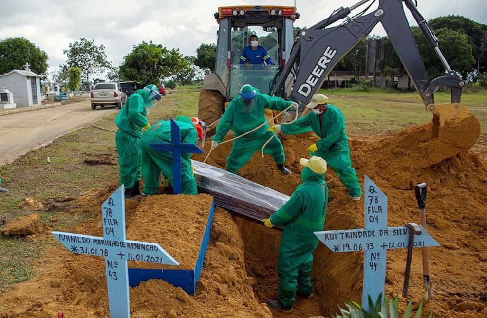 Brasil volvió a batir récord en la cifra de muertes registradas en 24 horas. - Télam