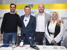 Mauricio Macri en Mendoza junto a Gabriel Pradines, Esteban Allasino y Lula Balsells-Miró.