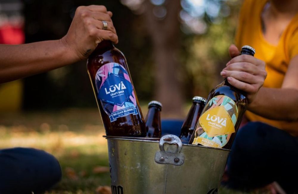 LOVA, la primera fábrica de cerveza donde sólo trabajan mujeres / Gentiliza