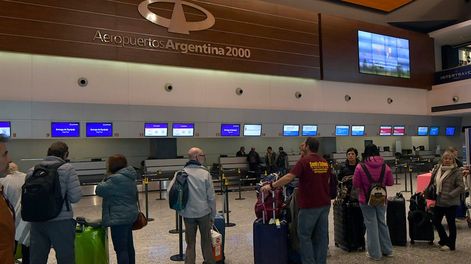 Los pasajeros aéreos aumentaron 100% su valor tras la devaluación y se espera que se resientan los viajes y el turismo. Foto: Orlando Pelichotti / Los Andes