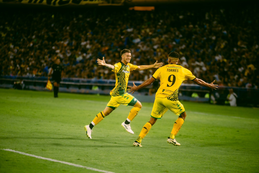 Golazo de Tiago Serrago, en sus primeros instantes como jugador de Aldosivi