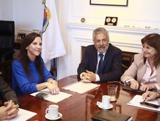 La ministra de Seguridad y Justicia de Mendoza, Mercedes Rus; el gobernador Alfredo Cornejo y la ministra de Seguridad de la Nación, Patricia Bullrich. Foto: Gobierno de Mendoza.