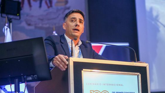 calvente presento el proyecto de la ruta 7 en el congreso de carreteras mas importante del continente