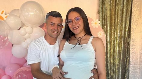 Iara y Agustín, los flamantes papás de Juana.