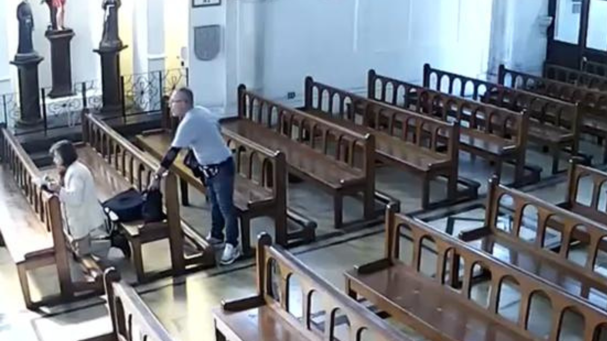Indignación: un delincuente le robó a una jubilada mientras rezaba de rodillas una iglesia