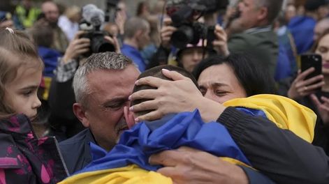 Rusia y Ucrania realizaron el primer intercambio de prisioneros de guerra menores de 25 años. &nbsp;