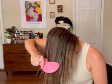 El cabello fino y el ondulado suelen notar los resultados con mayor rapidez.