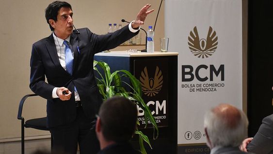 El economista Carlos Melconian en el pre-congreso anual del Instituto Argentino de Ejecutivos de Finanzas en la Bolsa de Comercio en la Ciudad de Mendoza.Foto:José Gutierrez / Los Andes