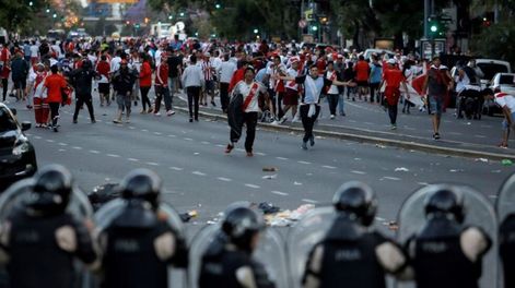 Contra los hinchas - Por Martín Caparrós