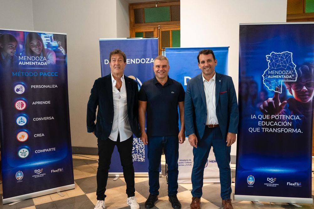 Pablo, Diego Costarelli,  el intendente de Godoy Cruz y Tadeo García Salazar.