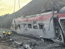 Ascienden a 42 los muertos por el choque de trenes en España