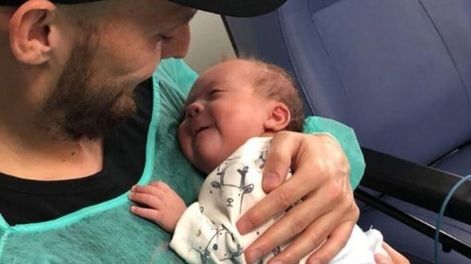 Estaba muerto de miedo, dijo David Silva, tras el nacimiento de su hijo de 25 semanas