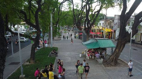 Planean instalar un centro comercial a cielo abierto en el Paseo Alameda. Foto: Marcelo Rolland / Los Andes