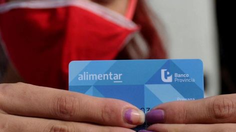 Tarjeta Alimentar: a quiénes les corresponde pedirla y cobrar hasta 12 mil pesos (Télam / Archivo)