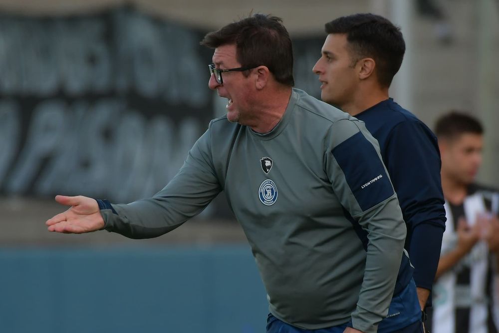 Alfredo Berti, l'entraîneur de La Lepra, devrait effectuer trois changements avant le match contre Rojo de Avellaneda.