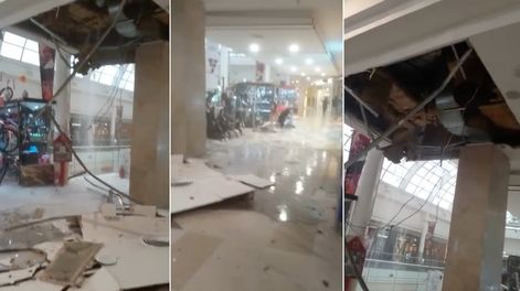 Los Andes | Por la fuerte tormenta se cayó parte del techo del Mendoza Plaza Shopping y desalojaron el lugar.