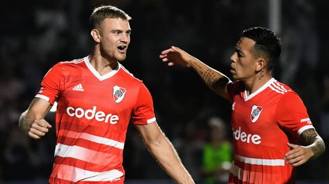 El cordobés Lucas Beltrán, de penal, puso en ventaja a River ante Sarmiento en Junín. (Fotobaires)