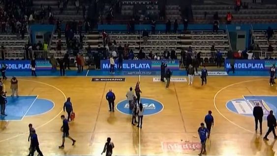 Violencia en el clásico de Mar del Plata: hinchas de Quilmes y Peñarol se enfrentaron a golpes en la tribuna y suspendieron el partido. / Gentileza.