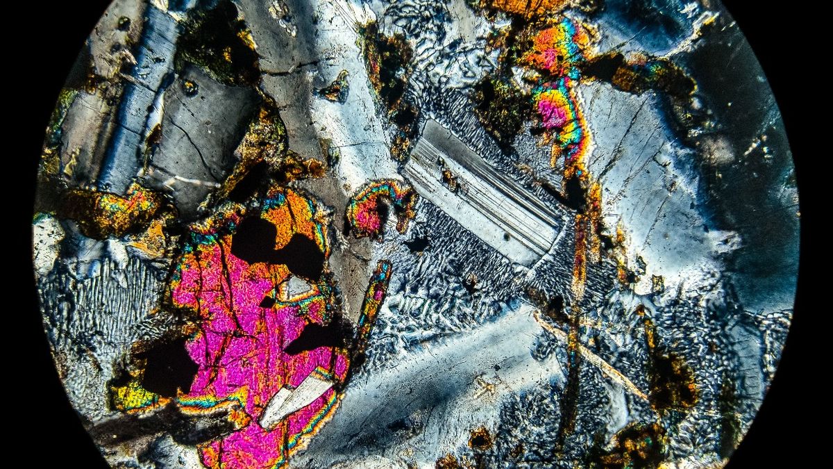 "Un cielo profundo": El arte y la minería se cruzan en la nueva muestra de la Bolsa de Comercio