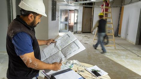 La retracción en la cantidad de trabajadores contratados por empresas constructoras explica gran parte de la caída de Mendoza. Foto: Ignacio Blanco / Los Andes