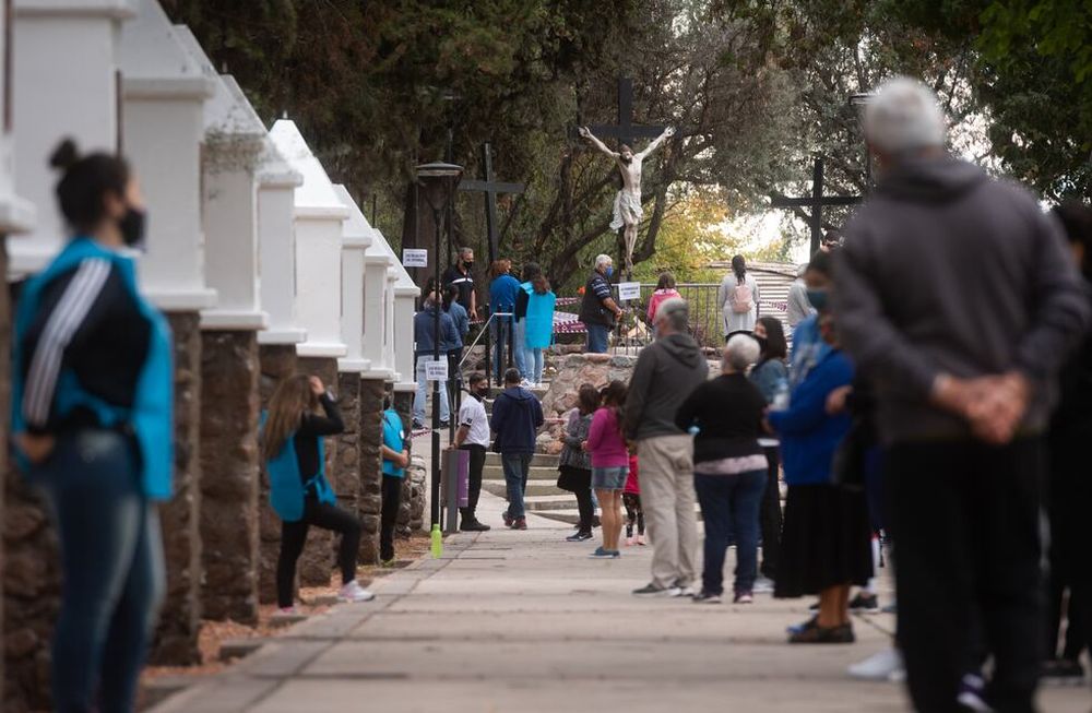 Los fieles volvieron al Calvario en semana Santa