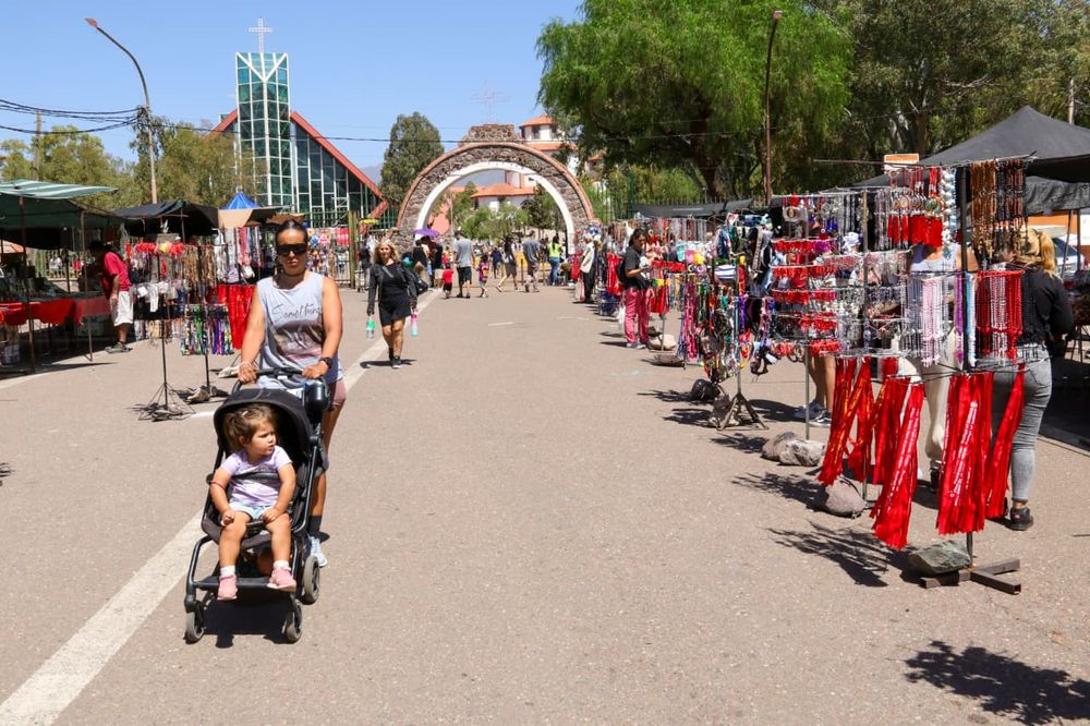 Fieles en la iglesia de El Challao por el día de la Virgen de Lourdes 