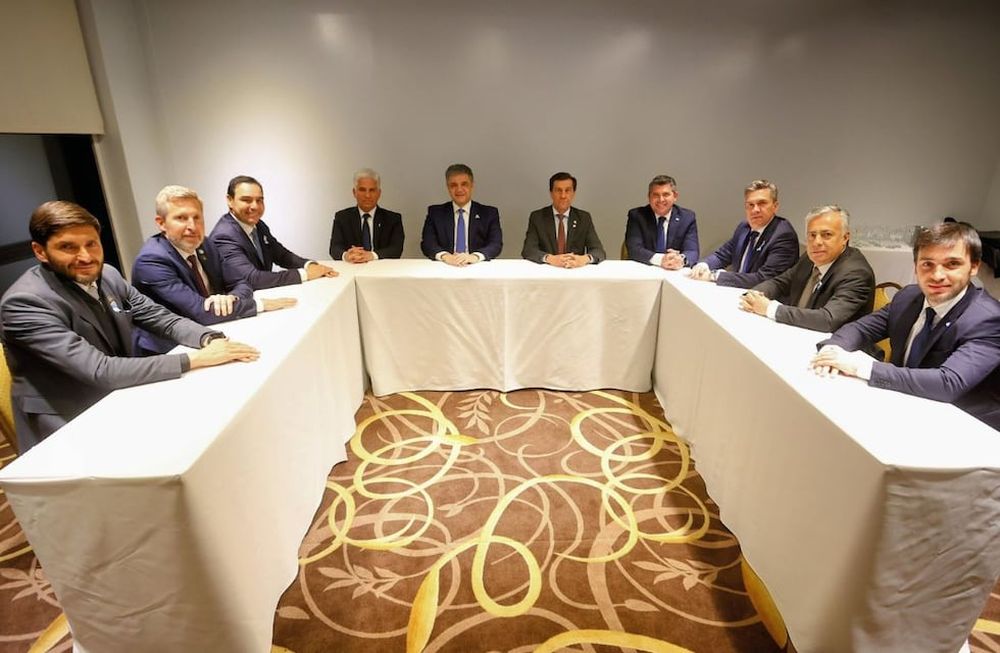 Los gobernadores que firmarán el Pacto de Mayo. Foto: X @alfredocornejo