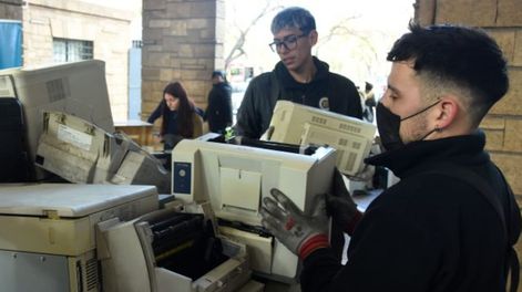 Hoy se procedió al retiro de 15 toneladas de estos aparatos en desuso.