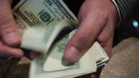 La baja de las tasas no afecta al dólar - Por Rodolfo Cavagnaro