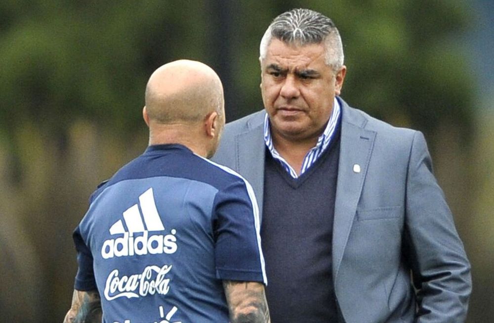 Se tensa la cuerda entre Tapia y Sampaoli: Los hombres de bien cumplen su palabra