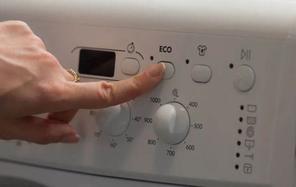 El modo ECO puede ayudar a reducir el gasto eléctrico y el consumo de agua cuando se utiliza en las condiciones para las que fue diseñado.
