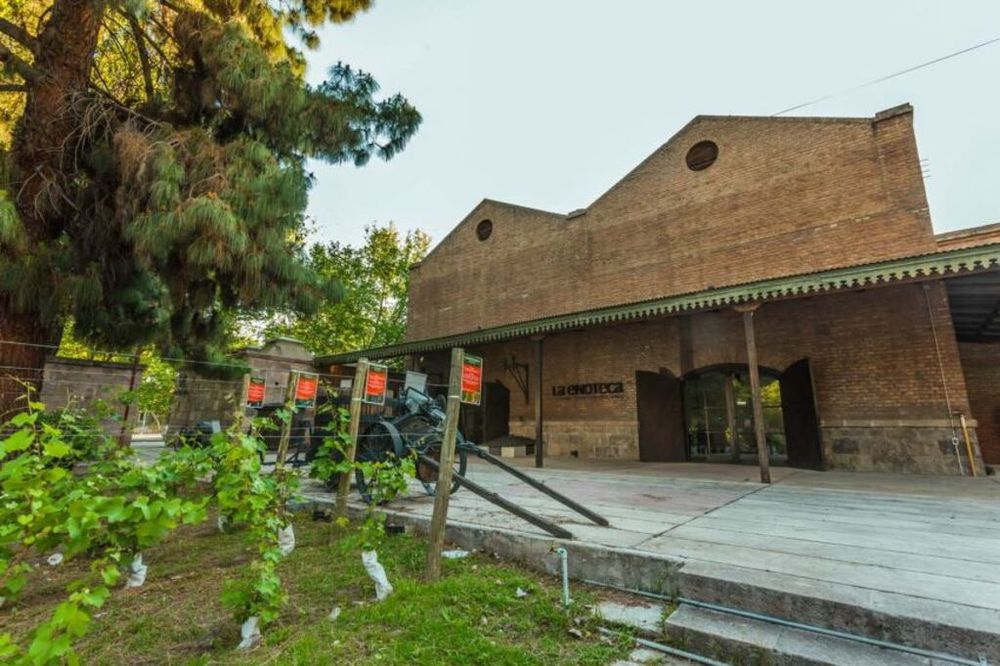 Plaza del Vino en La Enoteca