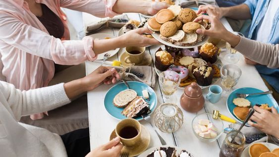Disfrutar de una buena merienda en familia, con platos caseros y diferentes.