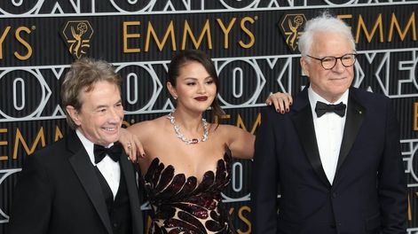 Los Angeles (United States), 16/01/2024.- (L-R) Martin Short, Selena Gomez and Steve Martin arrive for the 75th annual Primetime Emmy Awards ceremony held at the Peacock Theater in Los Angeles, California, USA, 15 January 2024. The Primetime Emmys celebrate excellence in national primetime television programming. EFE/EPA/DAVID SWANSON