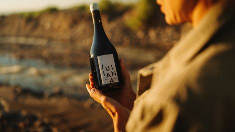 Juliana Awada lanzó “Juliana Malbec”, un vino producido junto a una bodega mendocina.&nbsp;