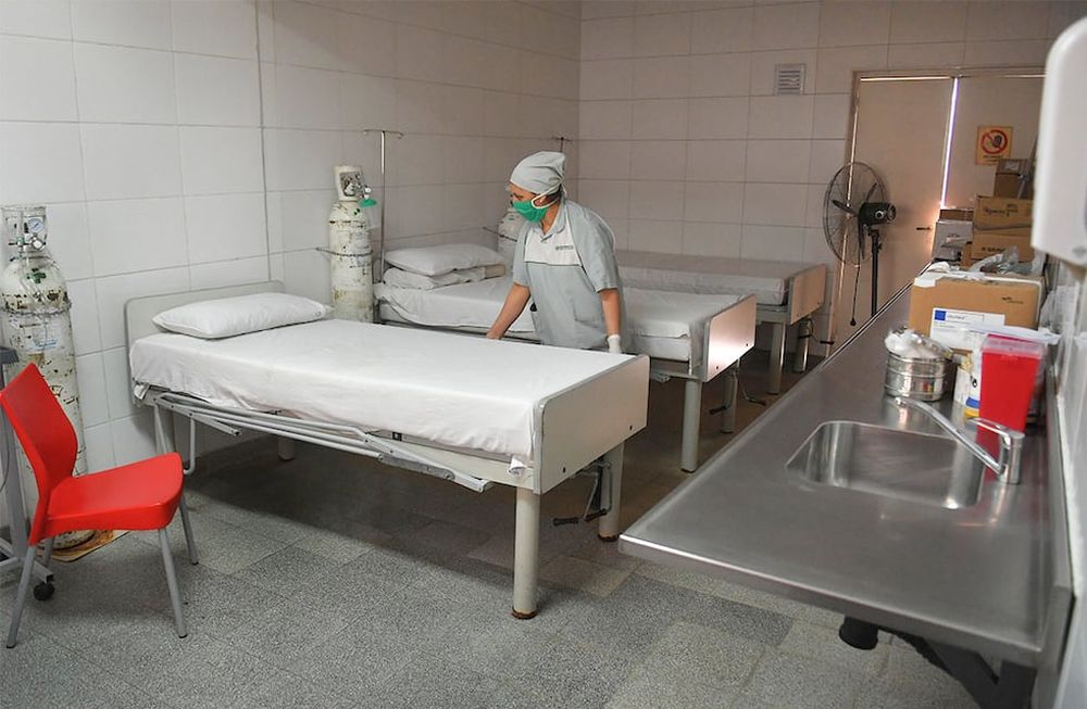 científicos aseguran que 65.000 argentinos menos hubieran muerto si se aplicaba el tratamiento de ibuprofeno inhalado. (Foto ilustrativa) foto: Orlando Pelichotti