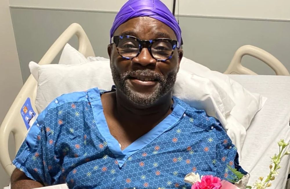 Donnie Adams con su médico - Foto NBC