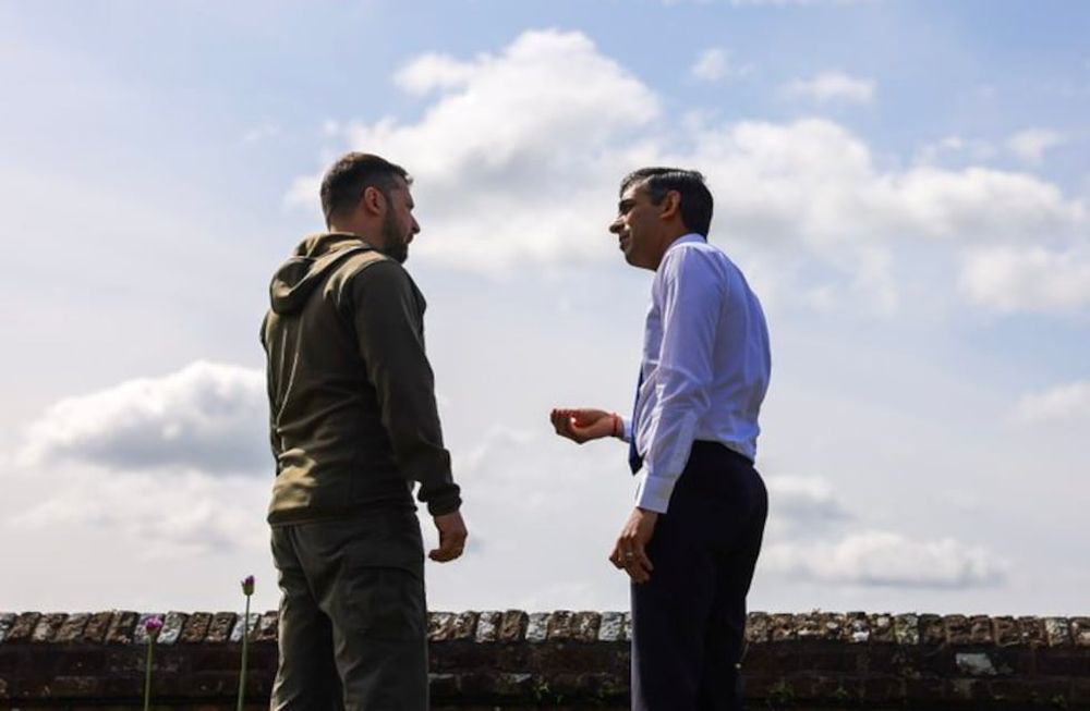 El presidente de Ucrania, Volodimir Zelenski, con el primer ministro de Reino Unido, RIshi Sunak, durante el encuentro que mantuvieron este lunes.