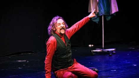 Los Andes | El actor protagoniza Quién soy yo: filosofía clandestina, en el teatro Plaza. / Foto: Gentileza diario La Capital de Mar del Plata.