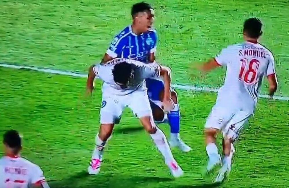 Un claro penal en favor de Godoy Cruz no fue visto por la terna arbitral. / TV