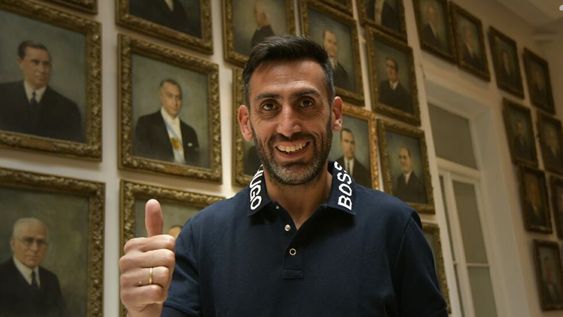 Por su carrera deportiva, Sebastián Torrico recibió una distinción en la Legislatura de Mendoza. / Orlando Pelichotti