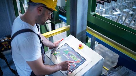 Con la aplicación de disciplinas como la mecatrónica y la ingeniería, es posible programar cada movimiento de una máquina.